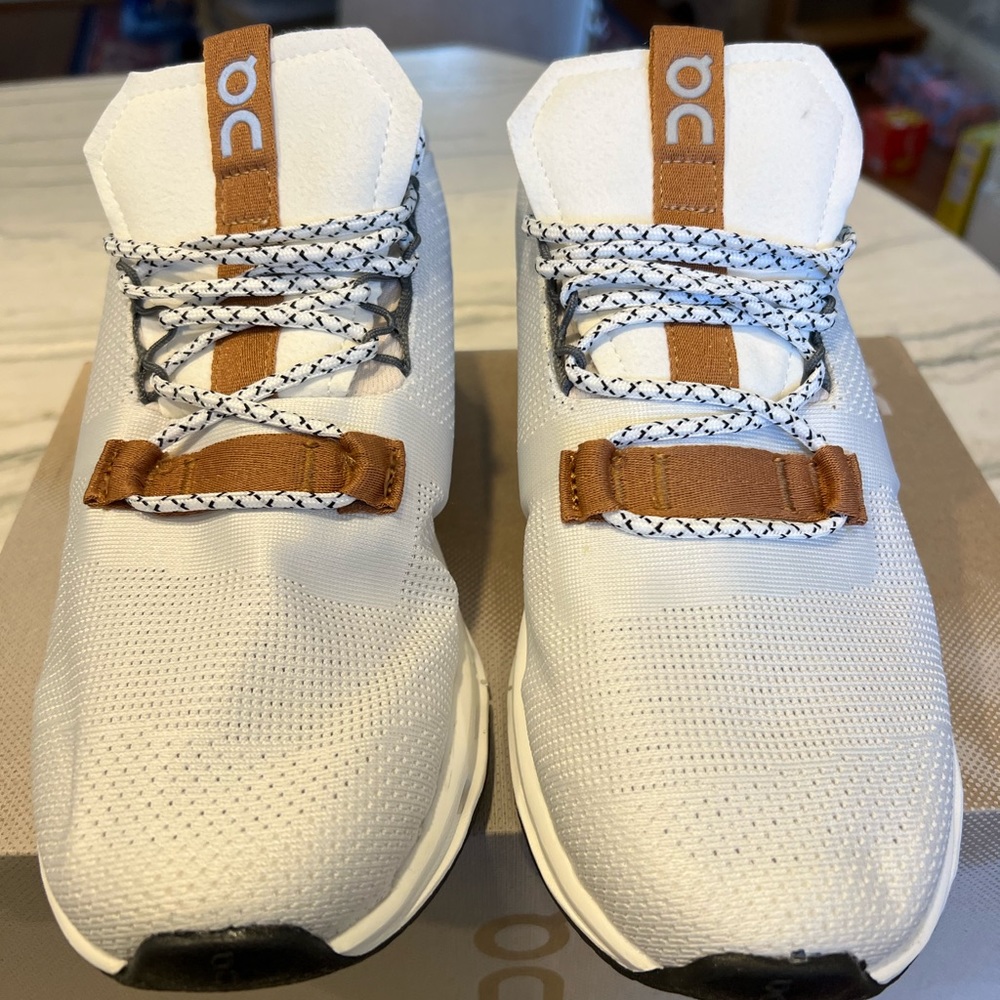 On Running Cloudnova White/Pearl Men’s Sneakers size 8, Women’s size 9.